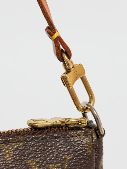 LOUIS VUITTON Pochette
