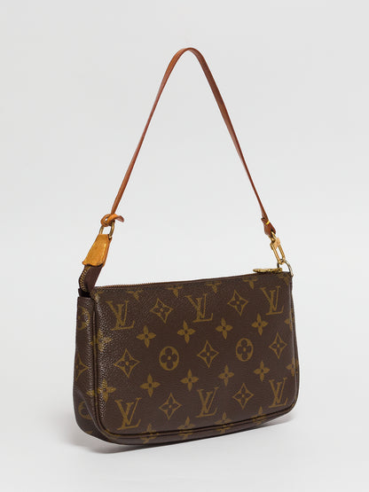 LOUIS VUITTON Pochette