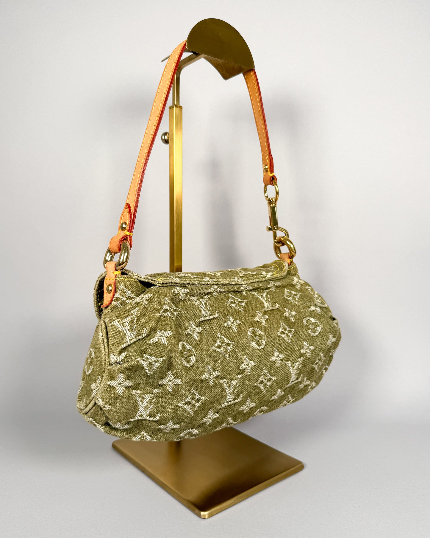 LOUIS VUITTON Pleaty