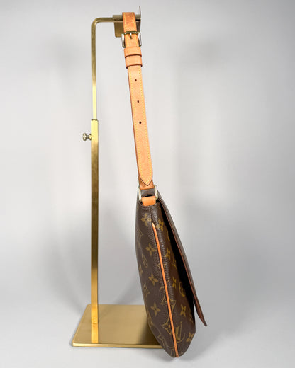LOUIS VUITTON Musette