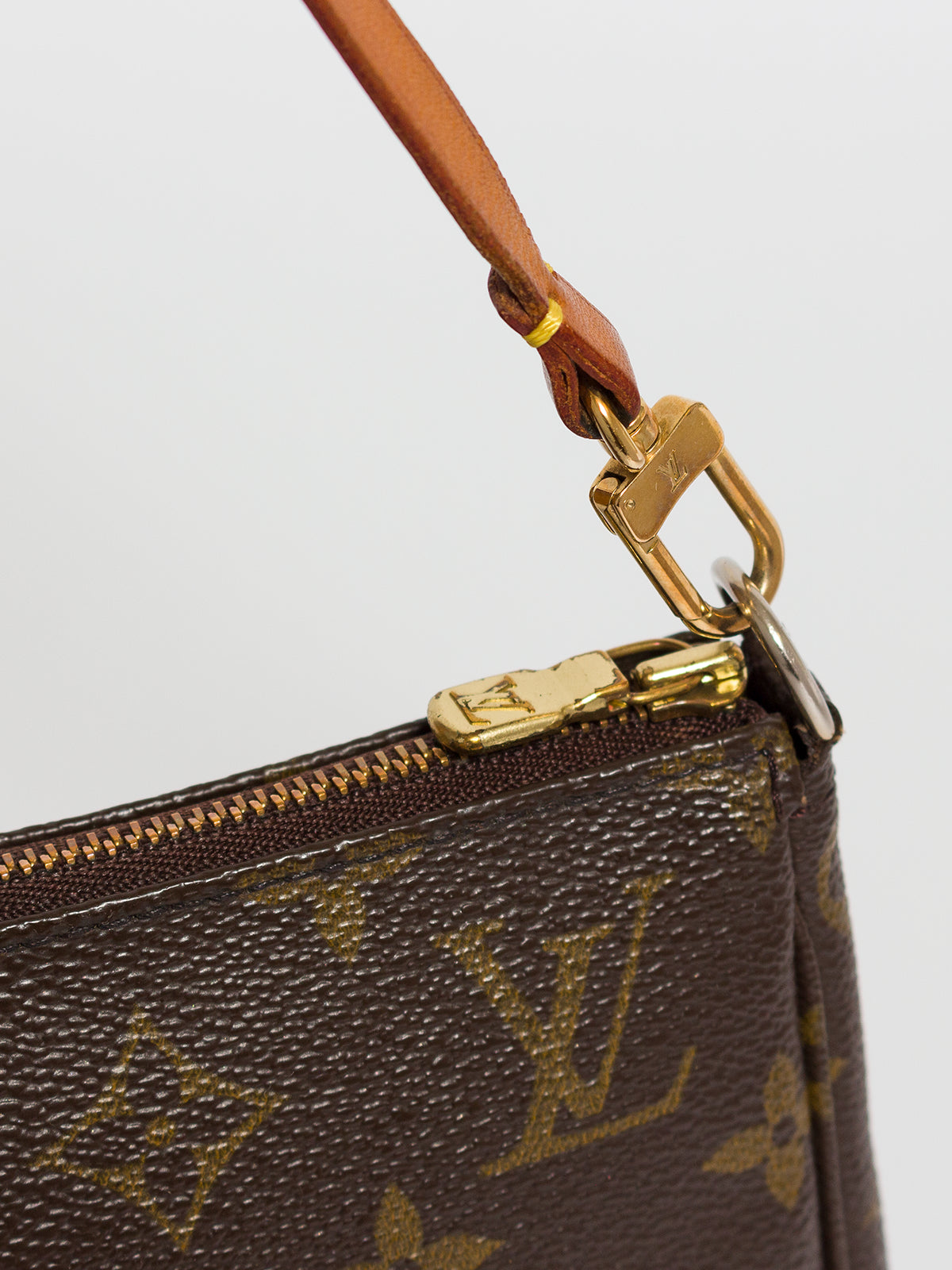 LOUIS VUITTON Pochette
