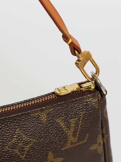 LOUIS VUITTON Pochette