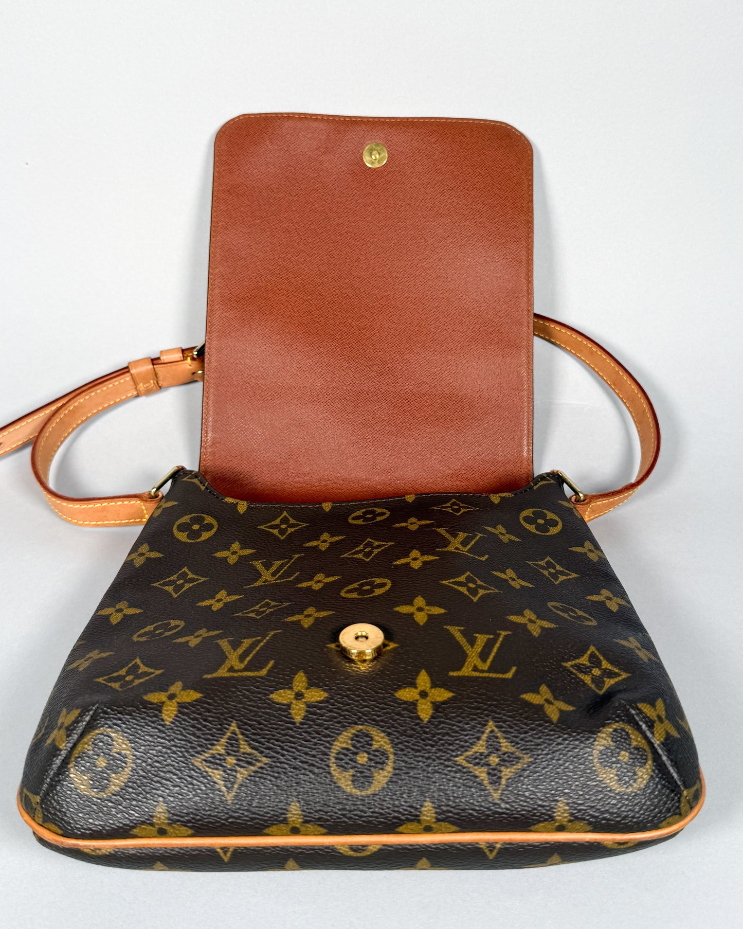 LOUIS VUITTON Musette