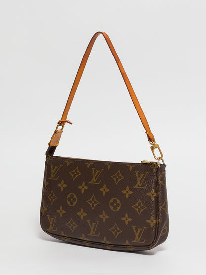 LOUIS VUITTON Pochette