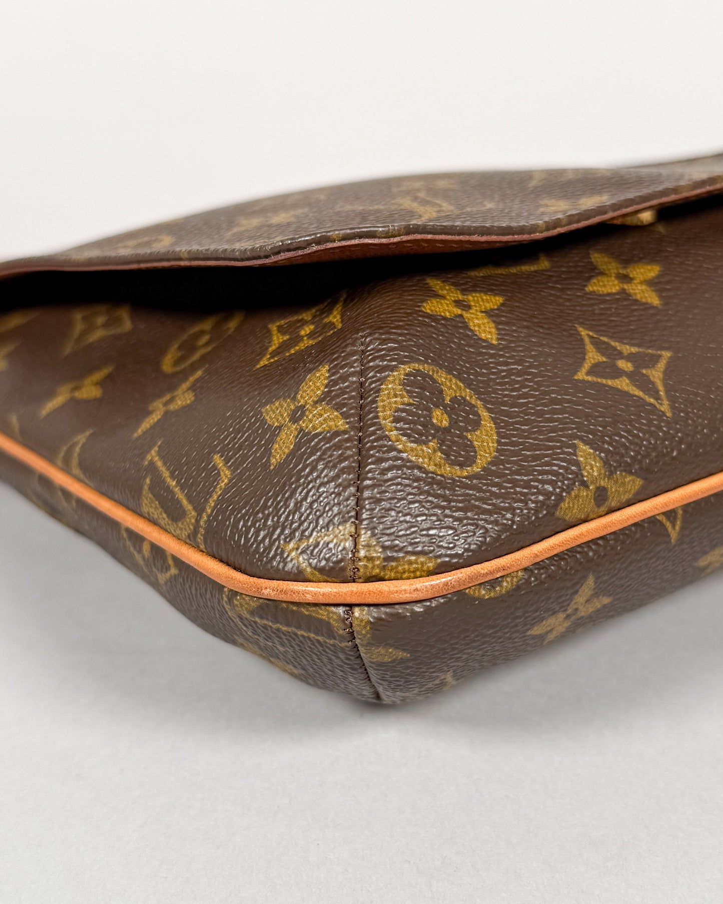 LOUIS VUITTON Musette