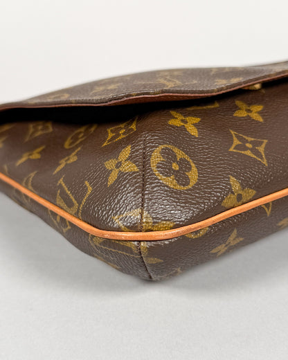 LOUIS VUITTON Musette