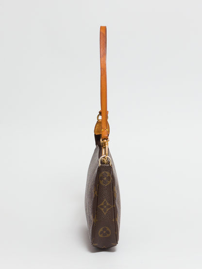LOUIS VUITTON Pochette