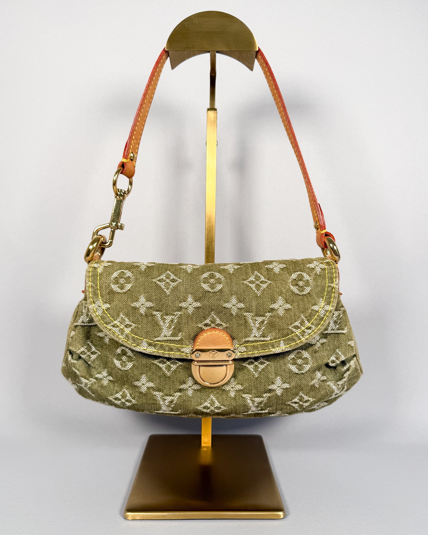 LOUIS VUITTON Pleaty