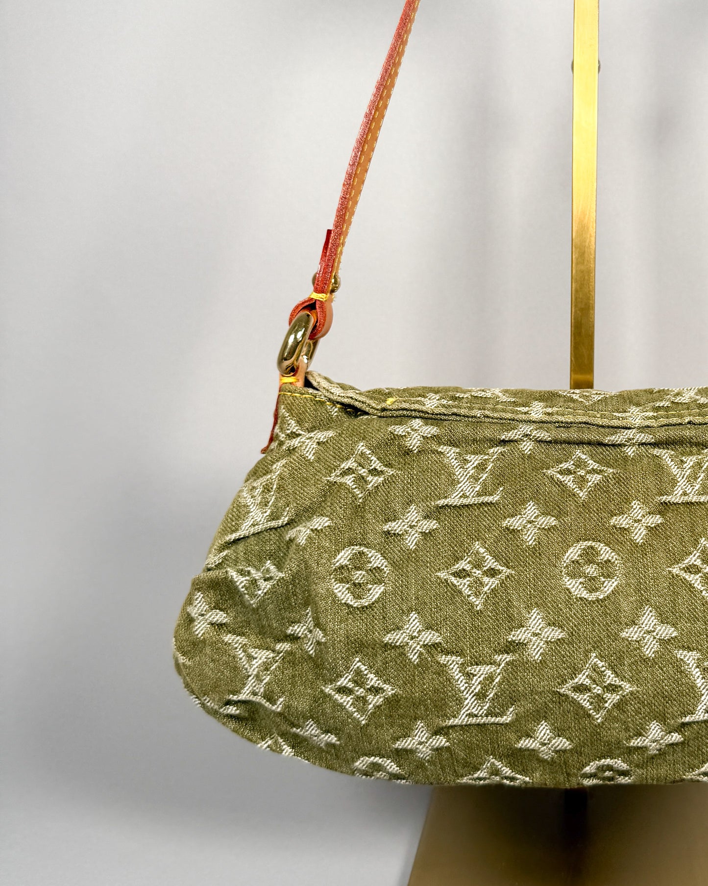 LOUIS VUITTON Pleaty