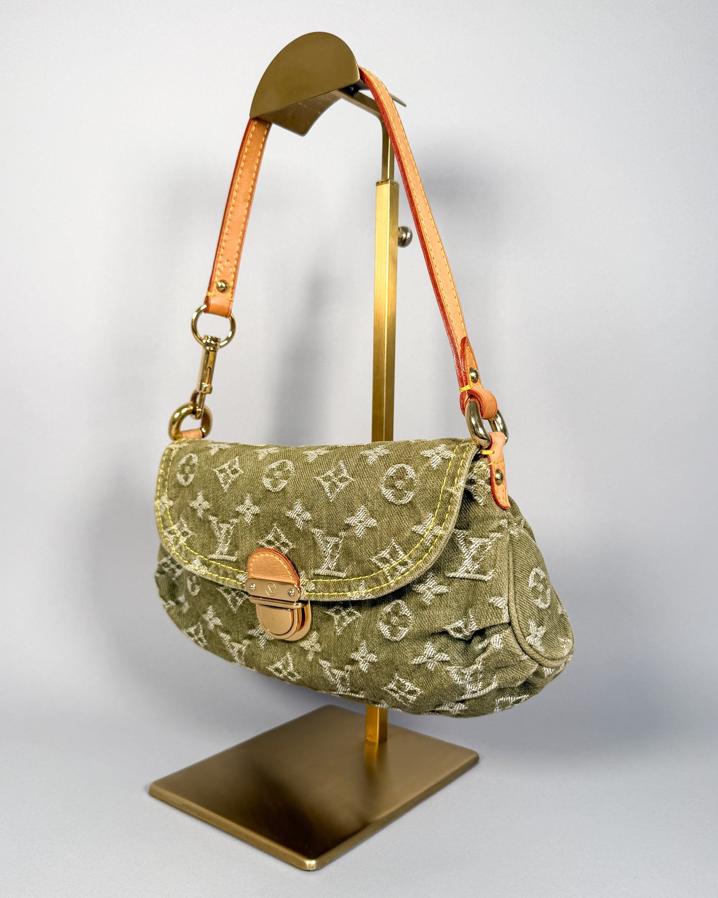 LOUIS VUITTON Pleaty
