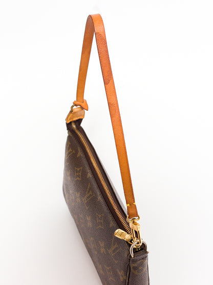 LOUIS VUITTON Pochette