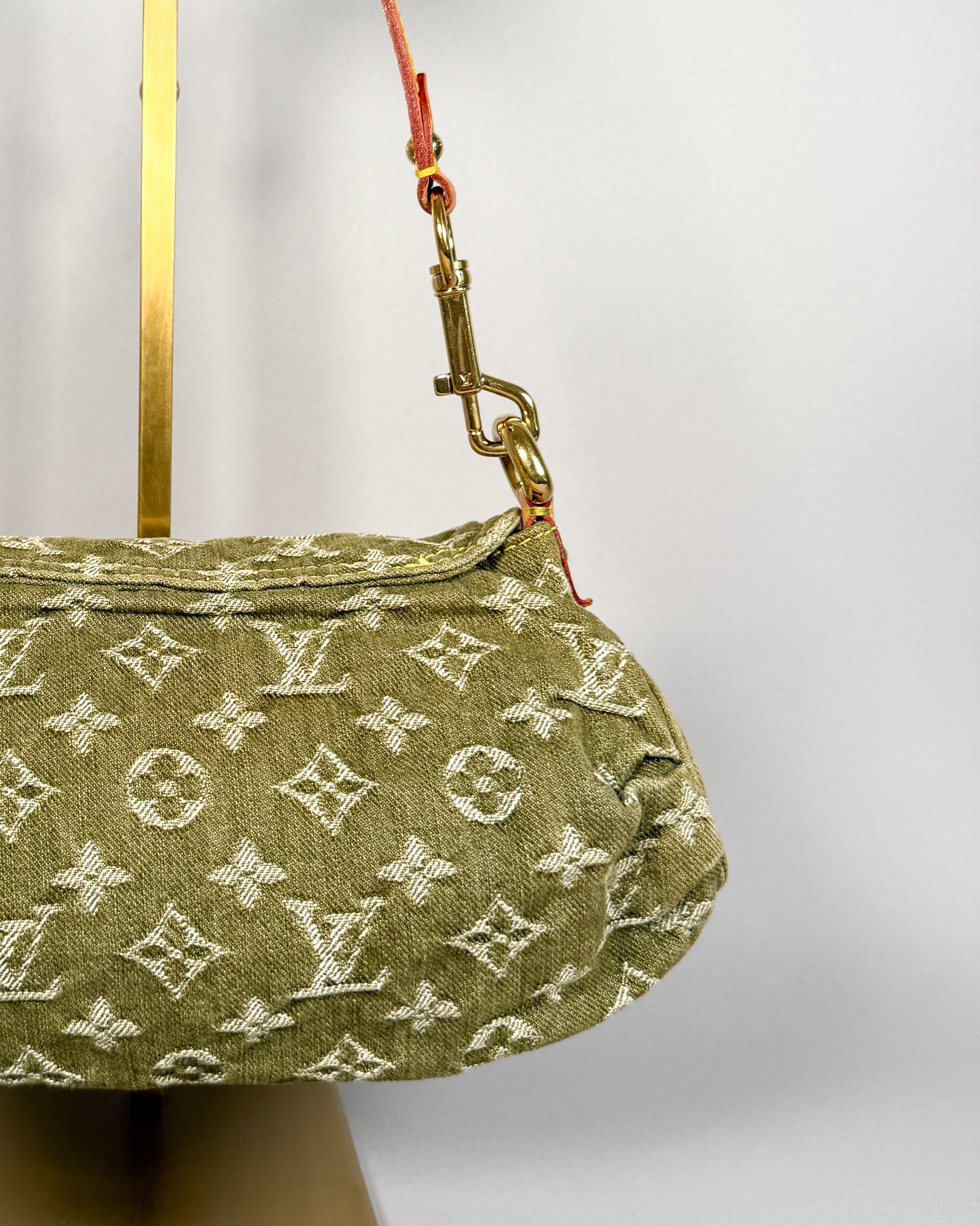 LOUIS VUITTON Pleaty