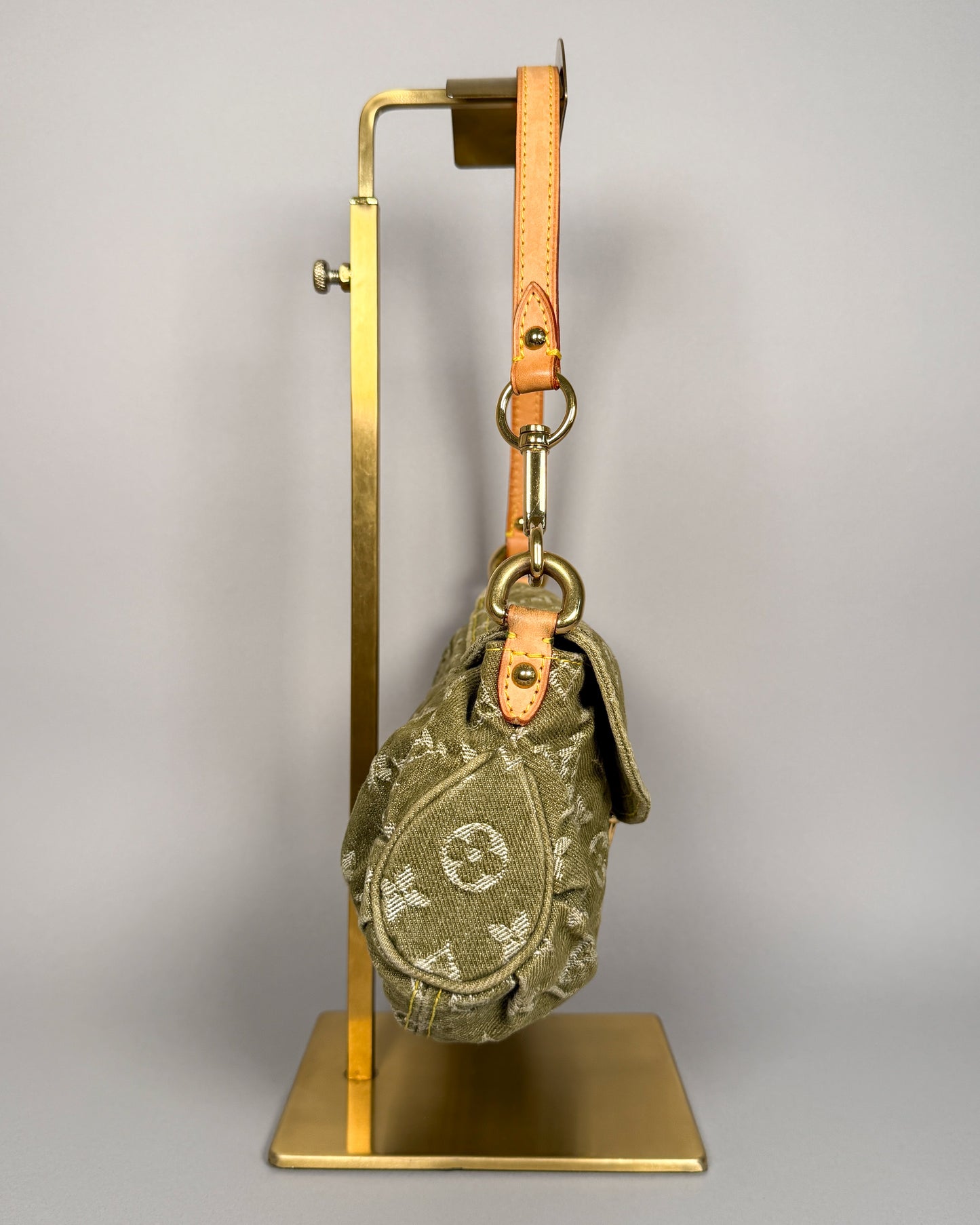 LOUIS VUITTON Pleaty