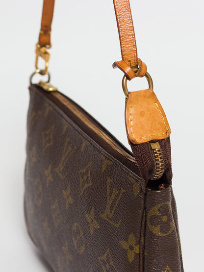 LOUIS VUITTON Pochette