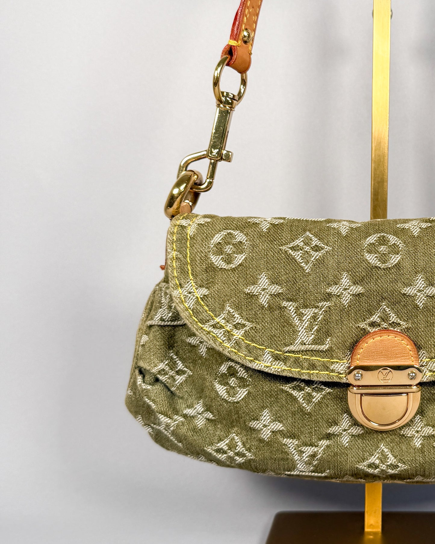 LOUIS VUITTON Pleaty