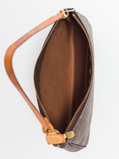 LOUIS VUITTON Pochette