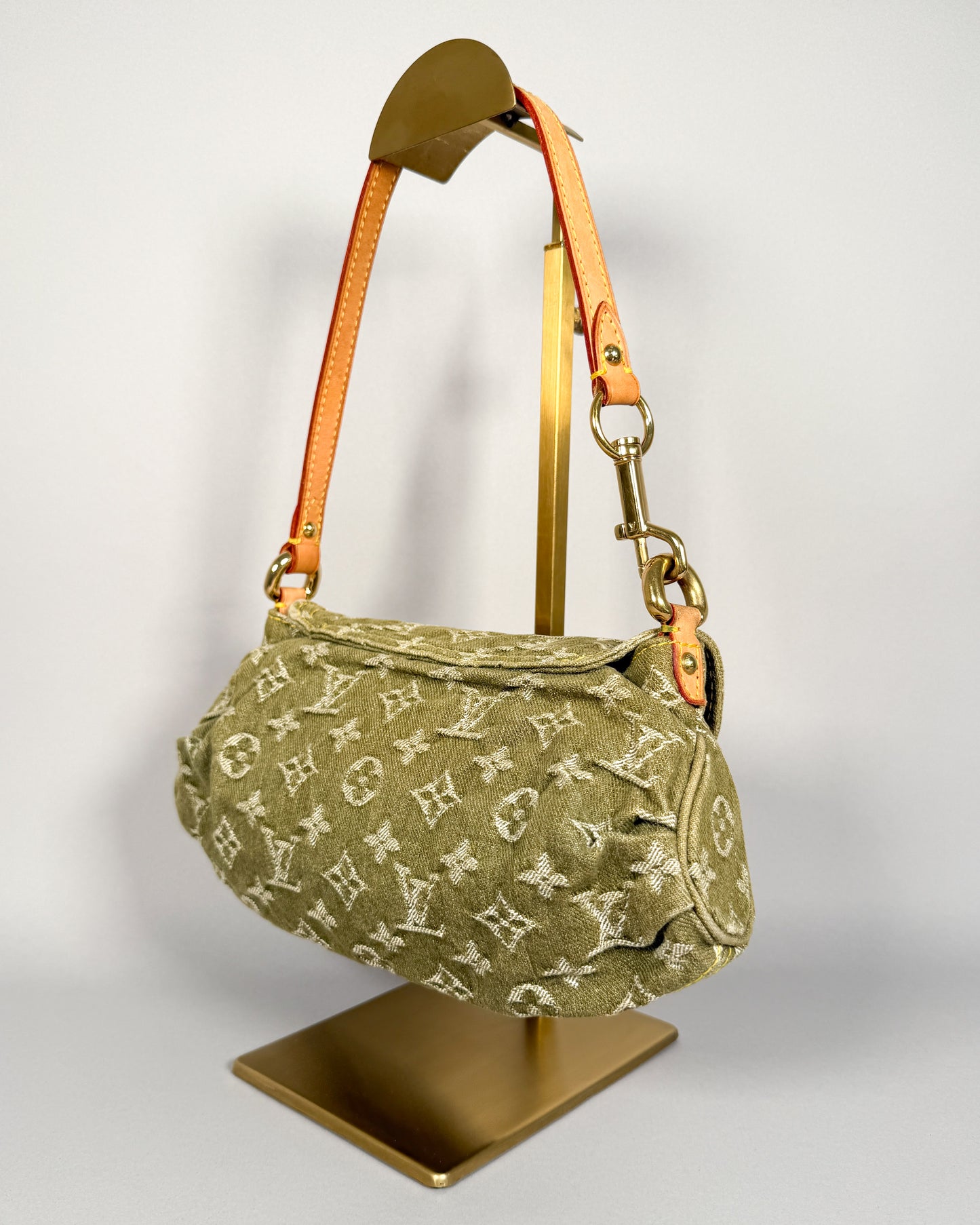 LOUIS VUITTON Pleaty