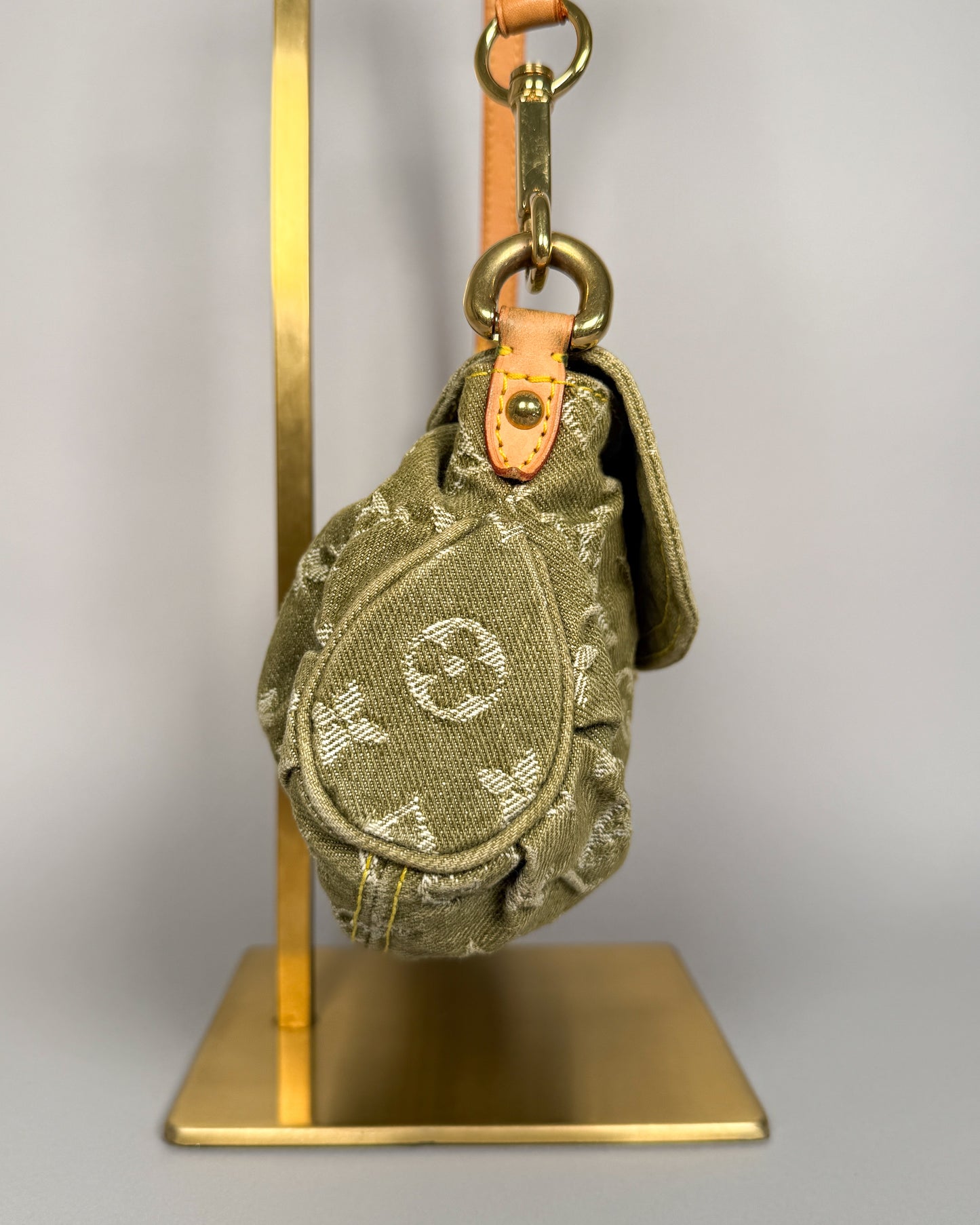 LOUIS VUITTON Pleaty