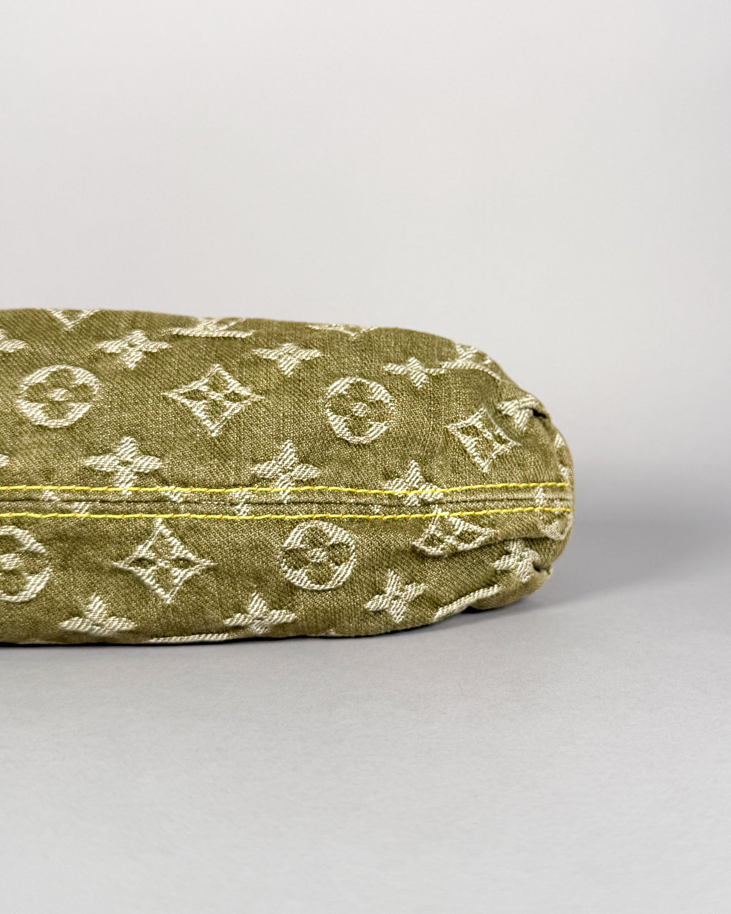 LOUIS VUITTON Pleaty